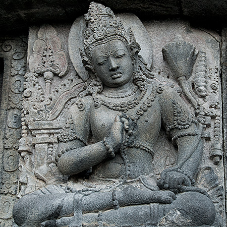 Sculpture en bas-relief à Prambanan