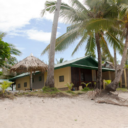 Resort Yvi's place et ses bungalows sur la plage.