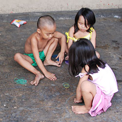 Enfants des rues à Cebu city.
